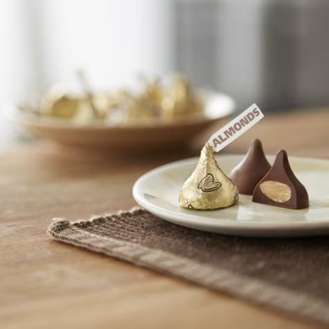 Hershey's Kisses Milk Chocolate With Almonds Pouch 355g