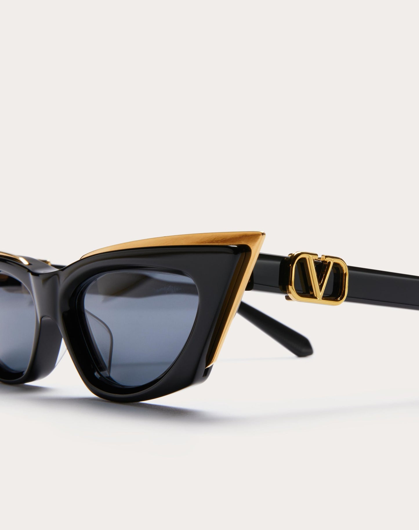 V - GOLDCUT I Sculpted thickset Acetate frame with titanium insert
