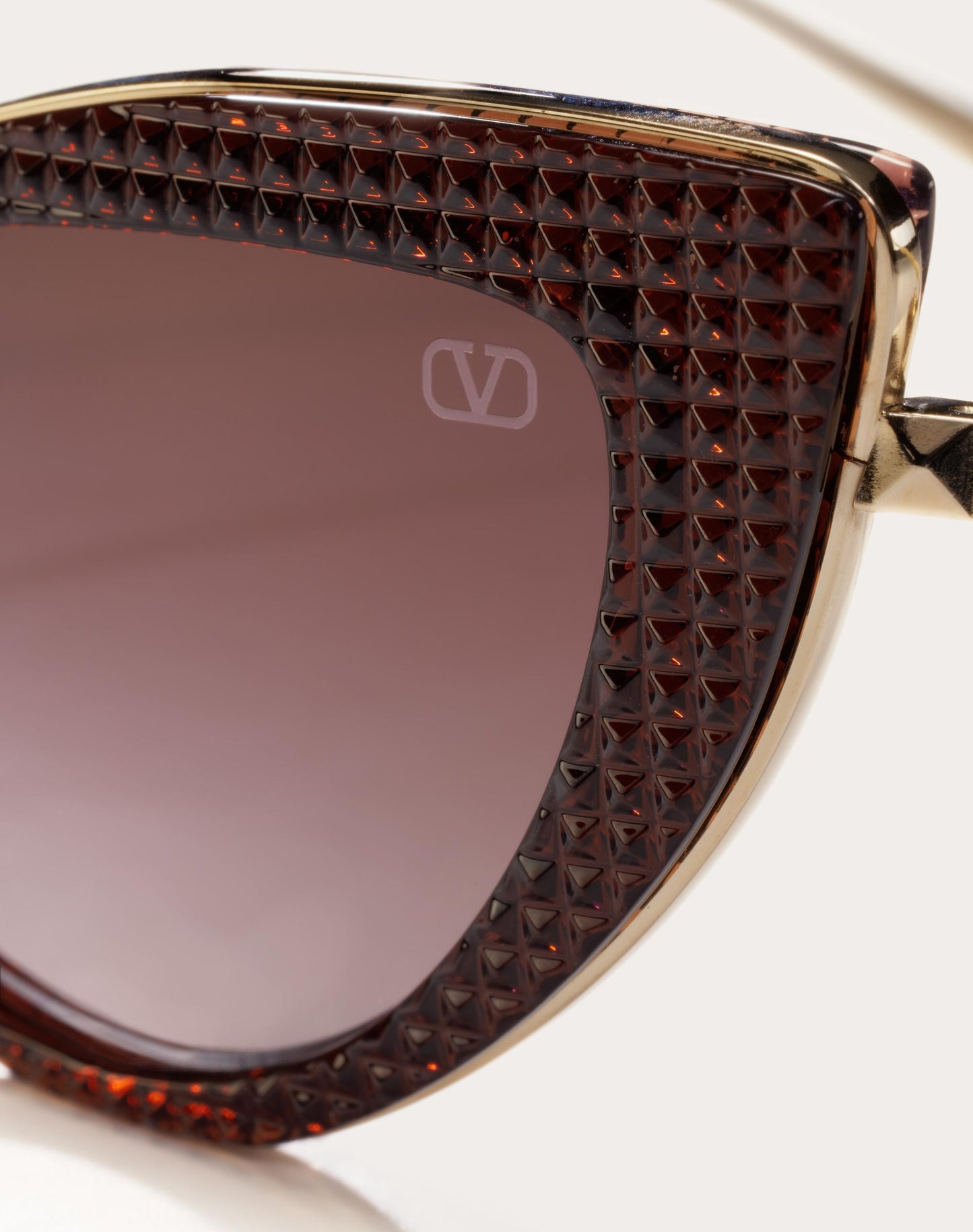 VIII - CAT-EYE TITANIUM AND POLYAMIDE STUD FRAME