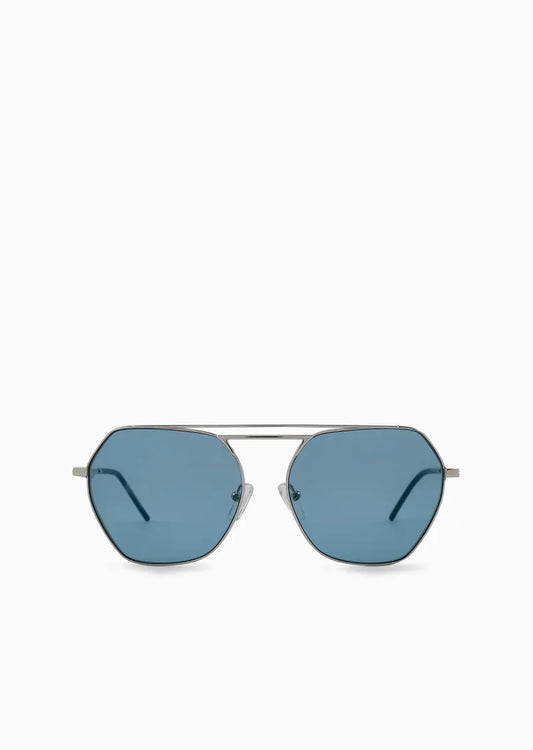 Irregular-shaped women’s sunglasses