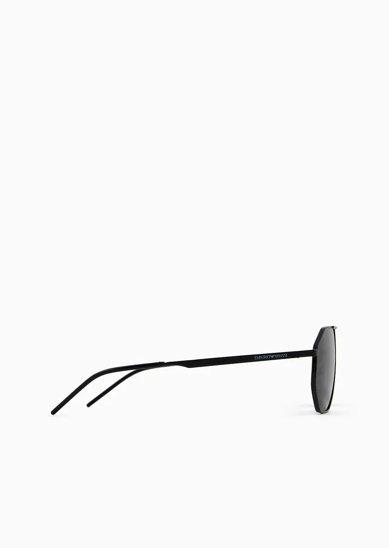 Irregular-shaped men’s sunglasses