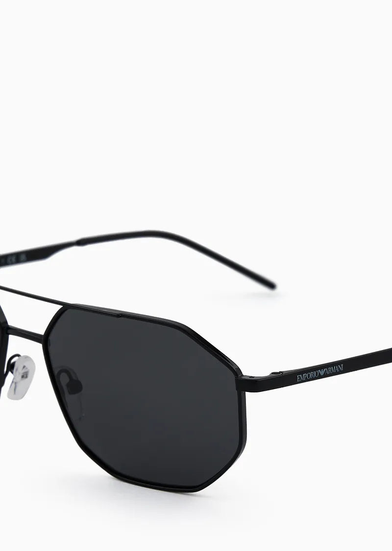 Irregular-shaped men’s sunglasses